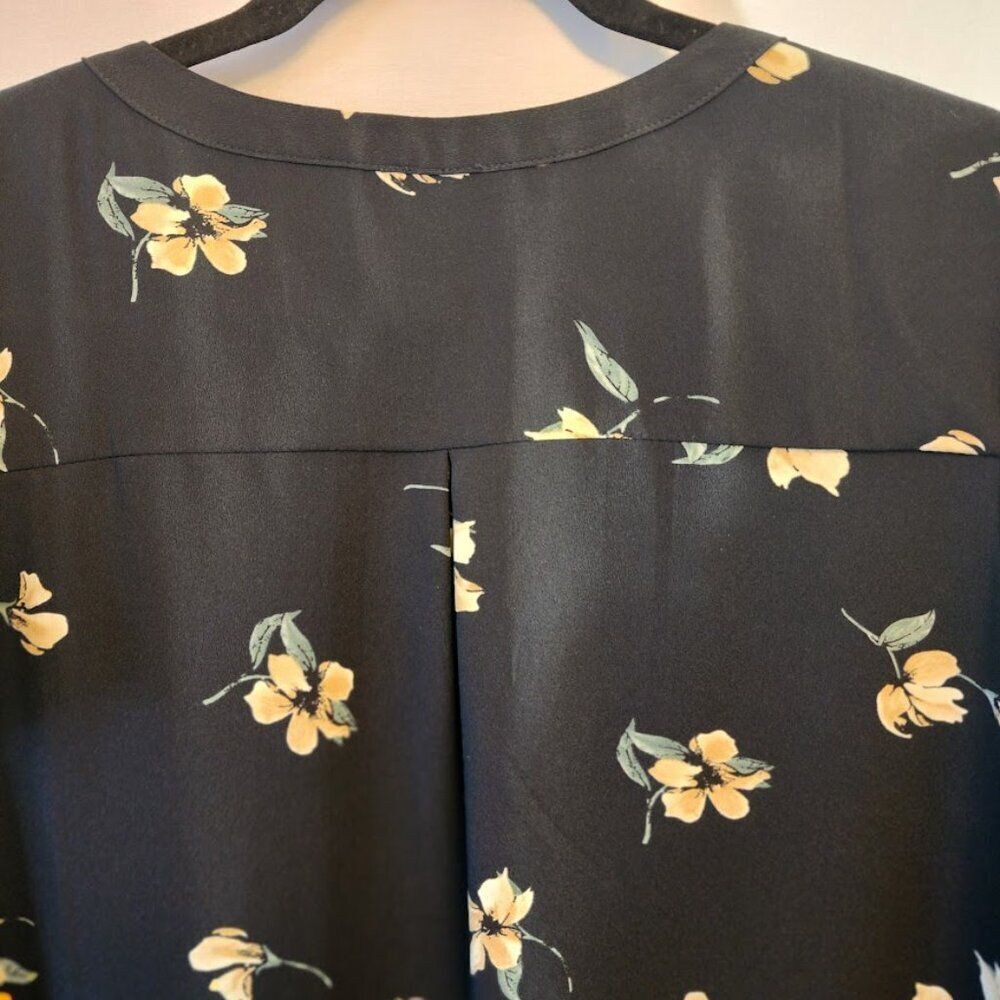 HILARY RADLEY SIZE LARGE DARK NAVY TOP WITH FLORAL PATTERN SHORT SLEEVE - Picture 7 of 11